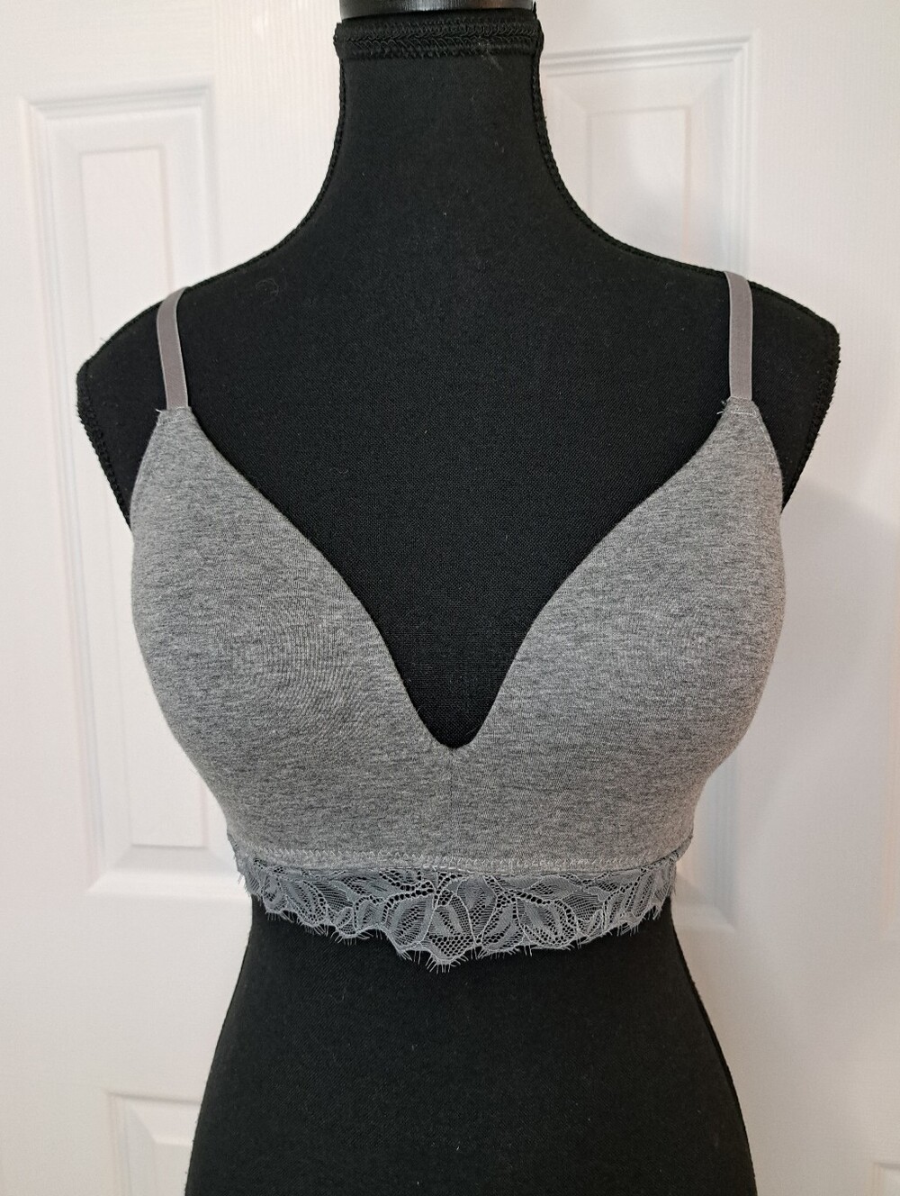 Joe Fresh Heather Gray Lace Trim Wireless Bra Women's Size 36C Feminine Lounge